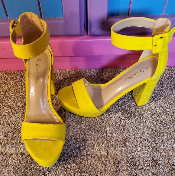 Yellow suede chunky or thick heel buckle strap sandals size 9 - Picture 5 of 10